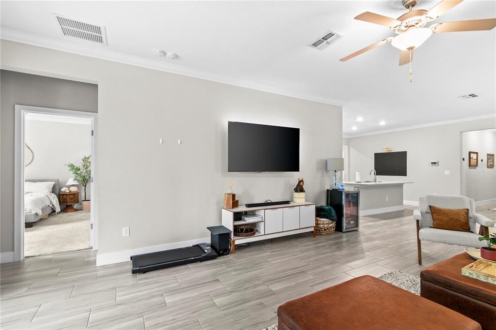 For Sale: $379,900 (3 beds, 2 baths, 1949 Square Feet)