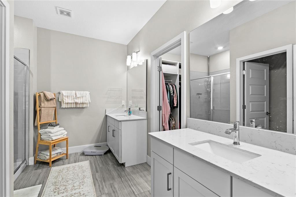 For Sale: $379,900 (3 beds, 2 baths, 1949 Square Feet)