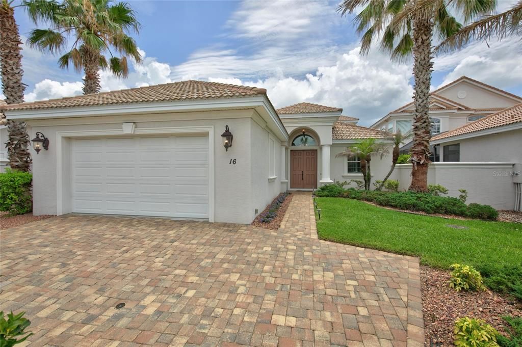 Active With Contract: $949,000 (3 beds, 3 baths, 2523 Square Feet)