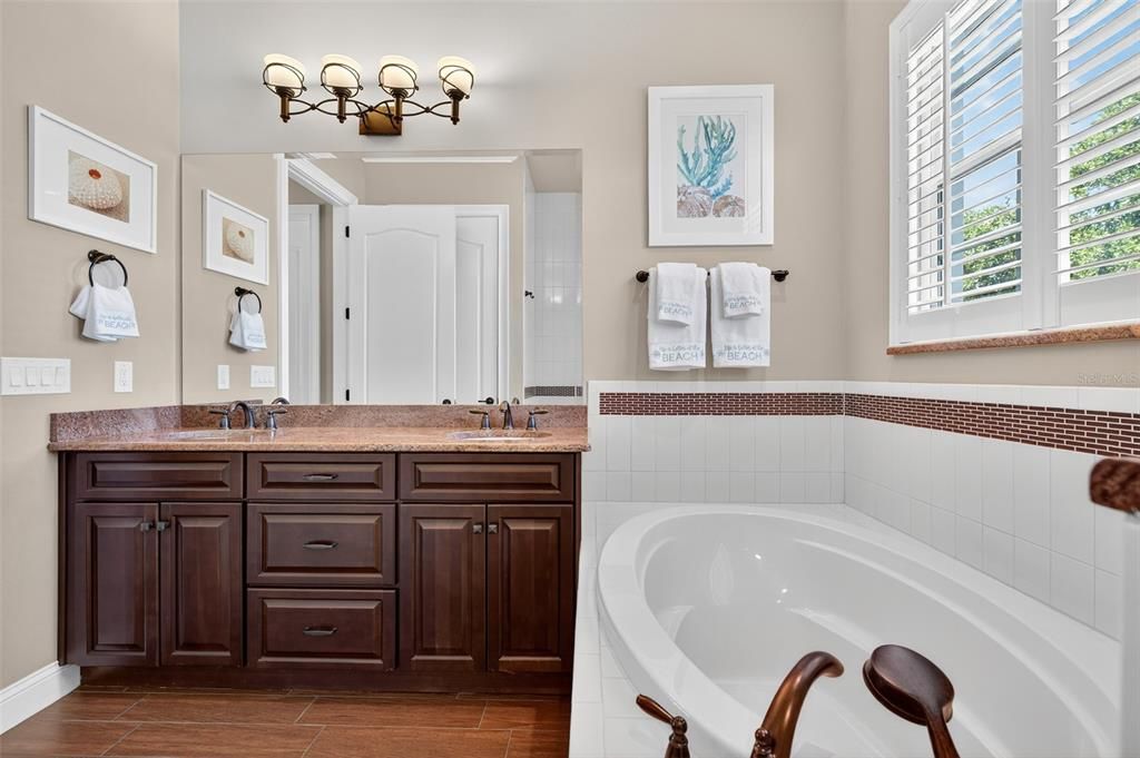 Active With Contract: $949,000 (3 beds, 3 baths, 2523 Square Feet)