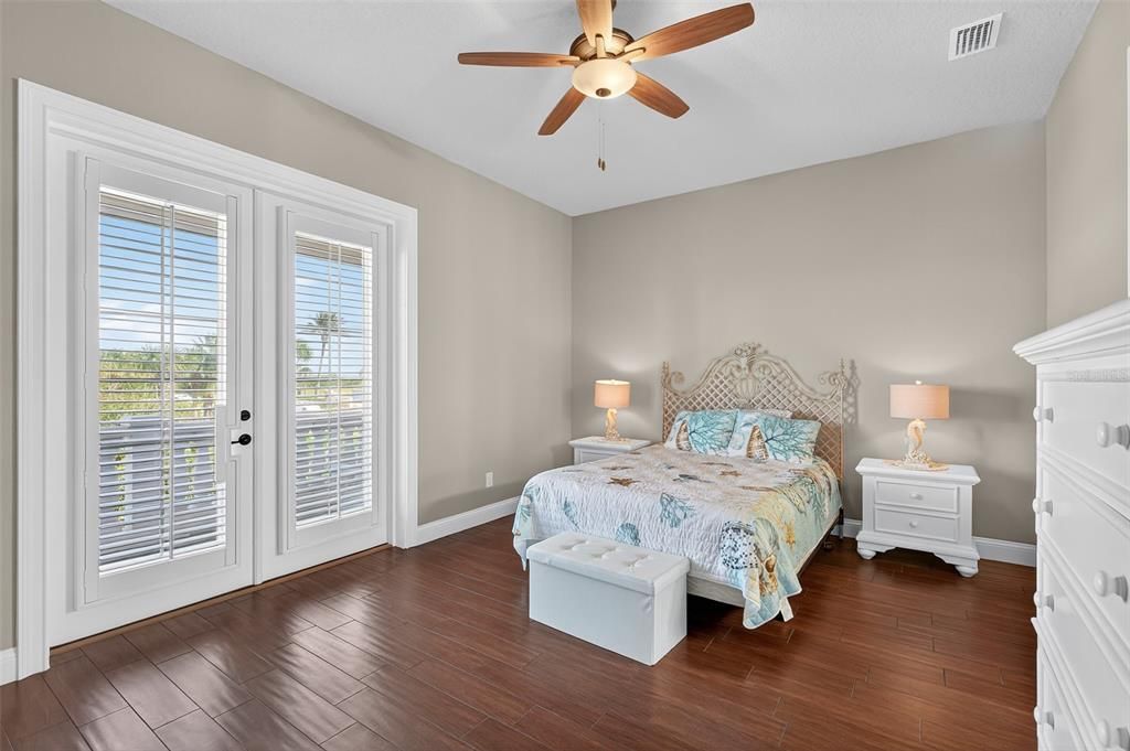 Active With Contract: $949,000 (3 beds, 3 baths, 2523 Square Feet)