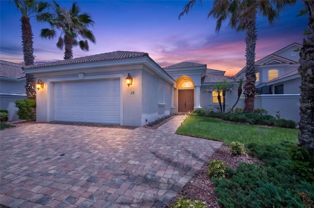 Active With Contract: $949,000 (3 beds, 3 baths, 2523 Square Feet)