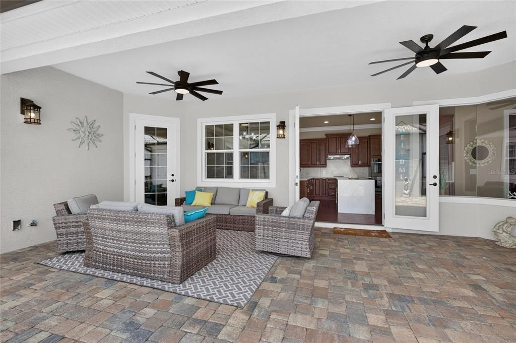 Active With Contract: $949,000 (3 beds, 3 baths, 2523 Square Feet)