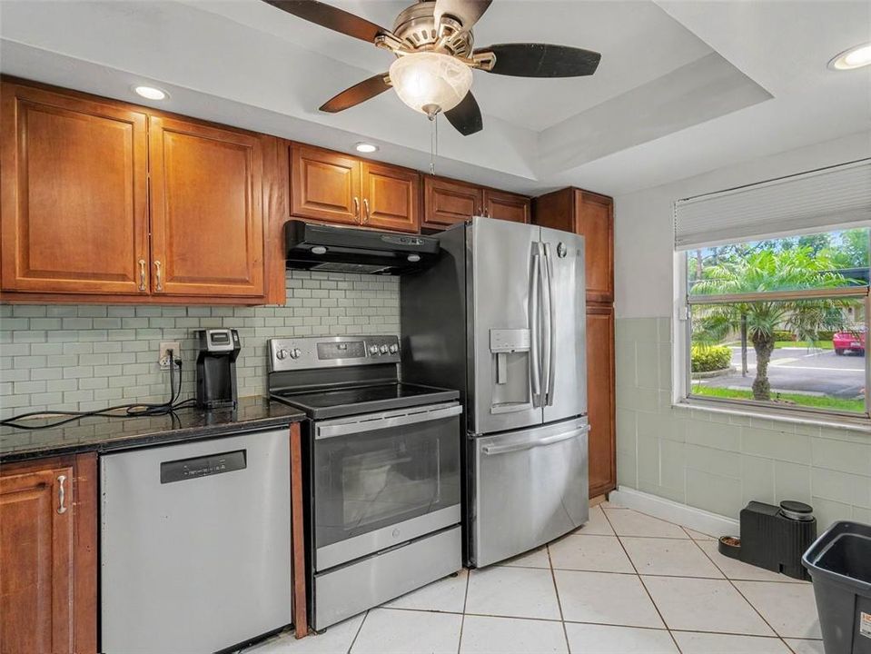 For Sale: $155,000 (2 beds, 2 baths, 1100 Square Feet)