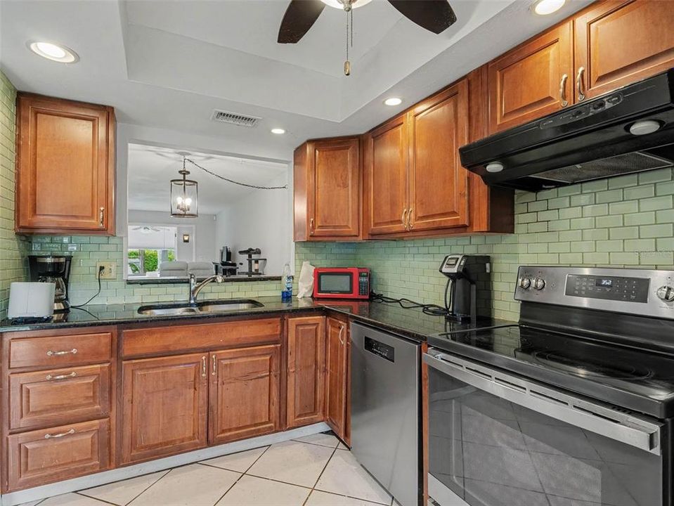 For Sale: $155,000 (2 beds, 2 baths, 1100 Square Feet)