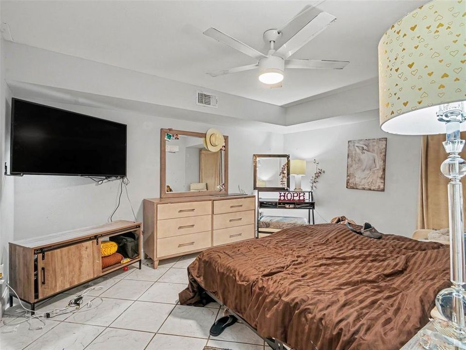 For Sale: $155,000 (2 beds, 2 baths, 1100 Square Feet)