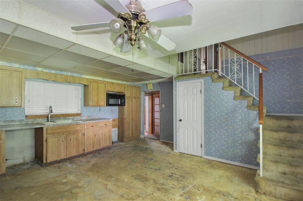 For Sale: $180,000 (3 beds, 2 baths, 2082 Square Feet)
