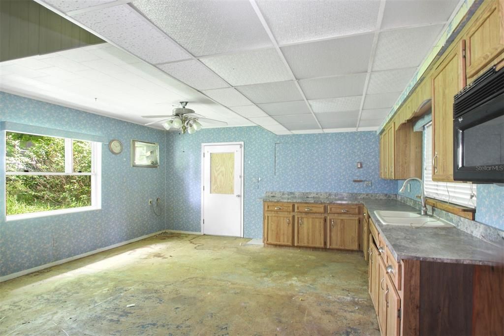 For Sale: $180,000 (3 beds, 2 baths, 2082 Square Feet)
