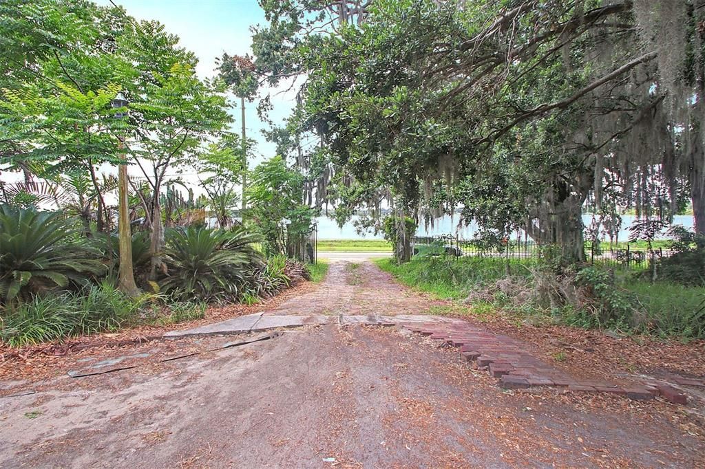 For Sale: $180,000 (3 beds, 2 baths, 2082 Square Feet)