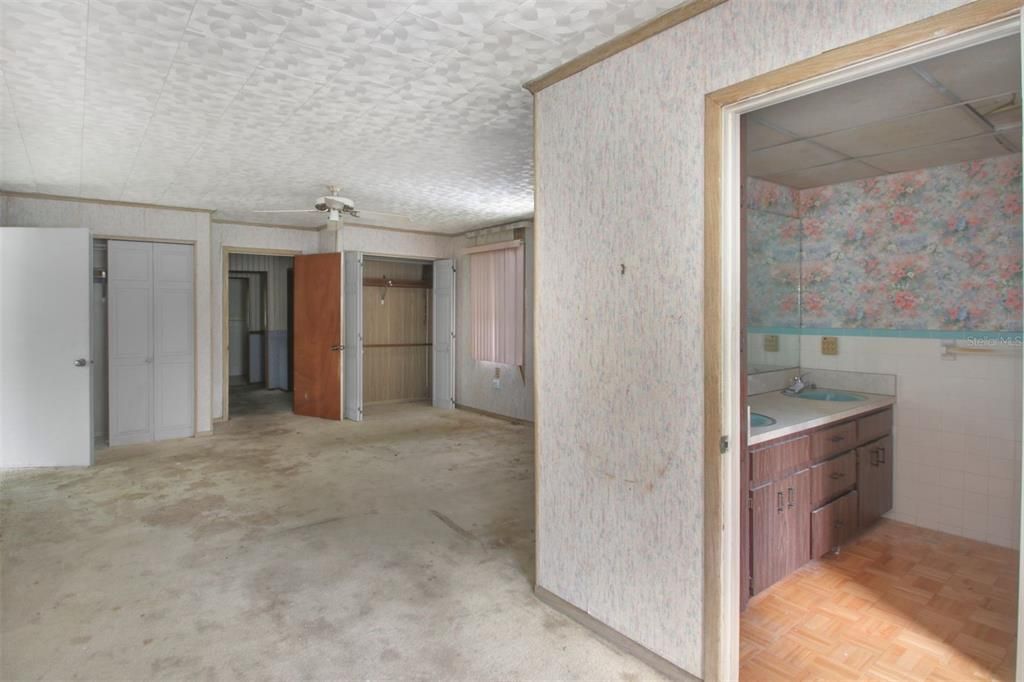 For Sale: $180,000 (3 beds, 2 baths, 2082 Square Feet)