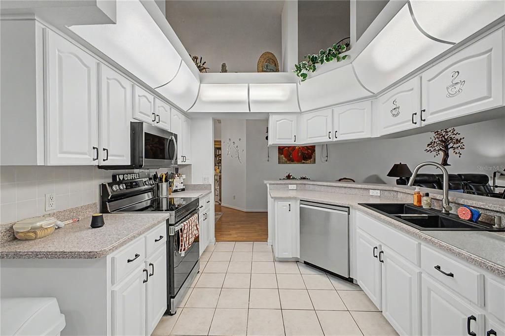 For Sale: $270,000 (3 beds, 2 baths, 1697 Square Feet)