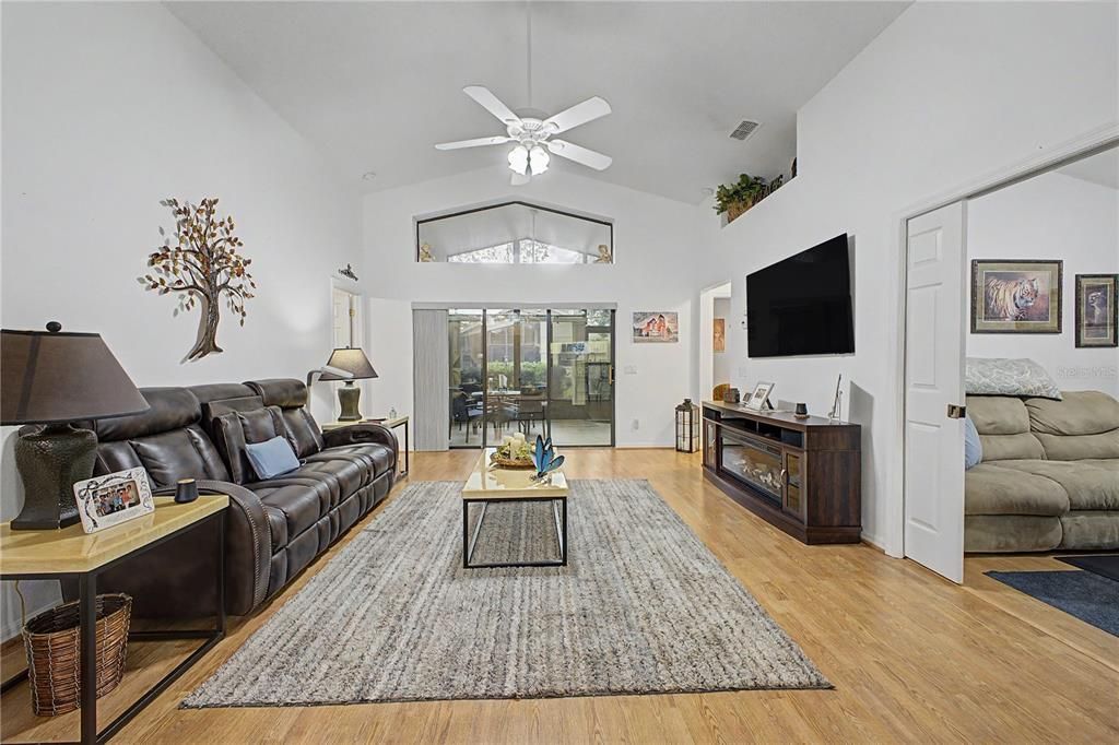 For Sale: $270,000 (3 beds, 2 baths, 1697 Square Feet)