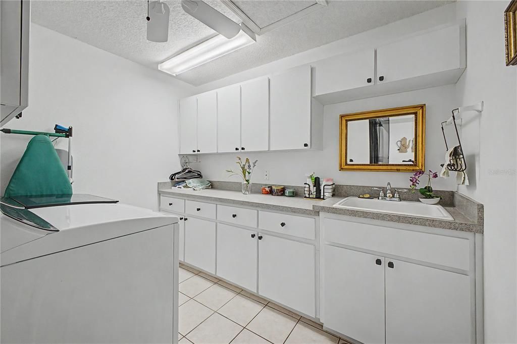 For Sale: $270,000 (3 beds, 2 baths, 1697 Square Feet)