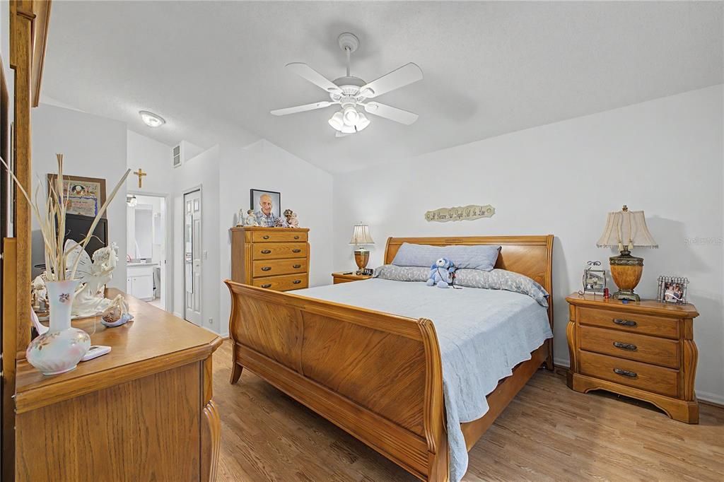 For Sale: $270,000 (3 beds, 2 baths, 1697 Square Feet)