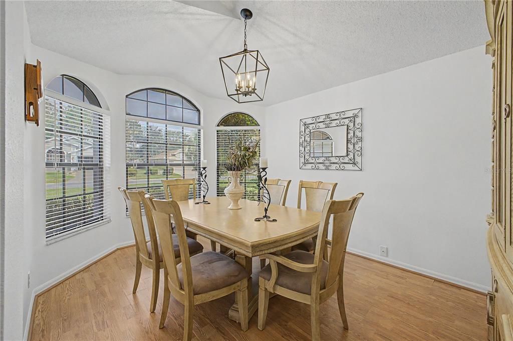 For Sale: $270,000 (3 beds, 2 baths, 1697 Square Feet)