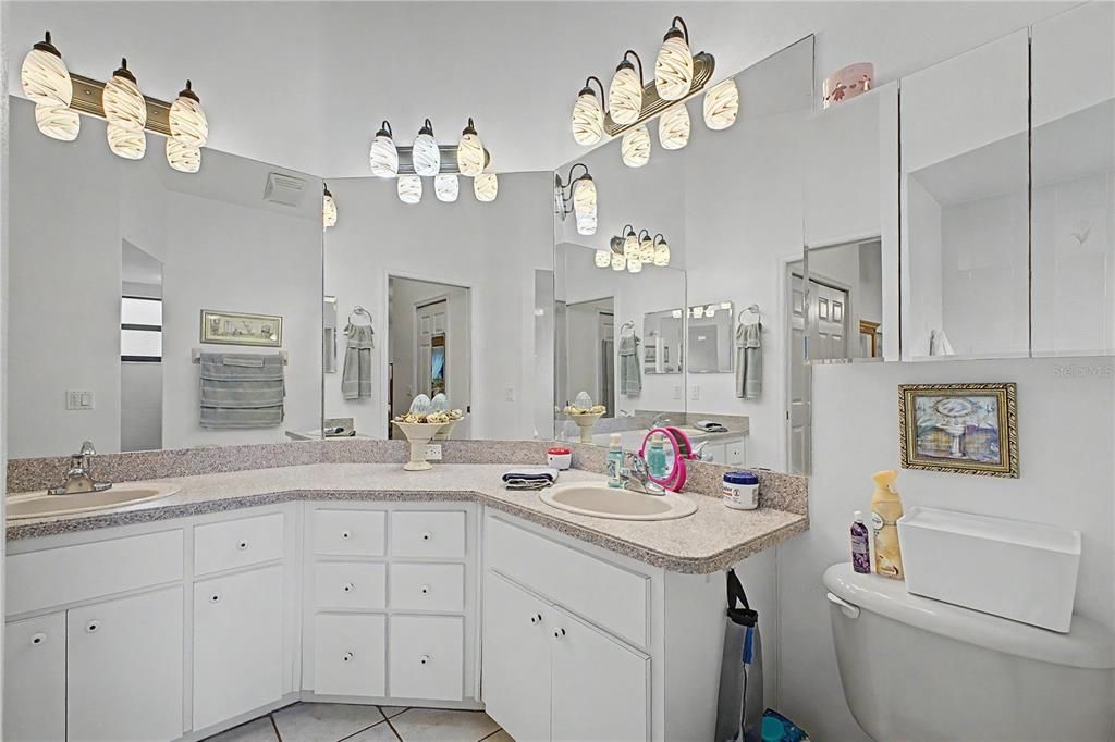 For Sale: $270,000 (3 beds, 2 baths, 1697 Square Feet)