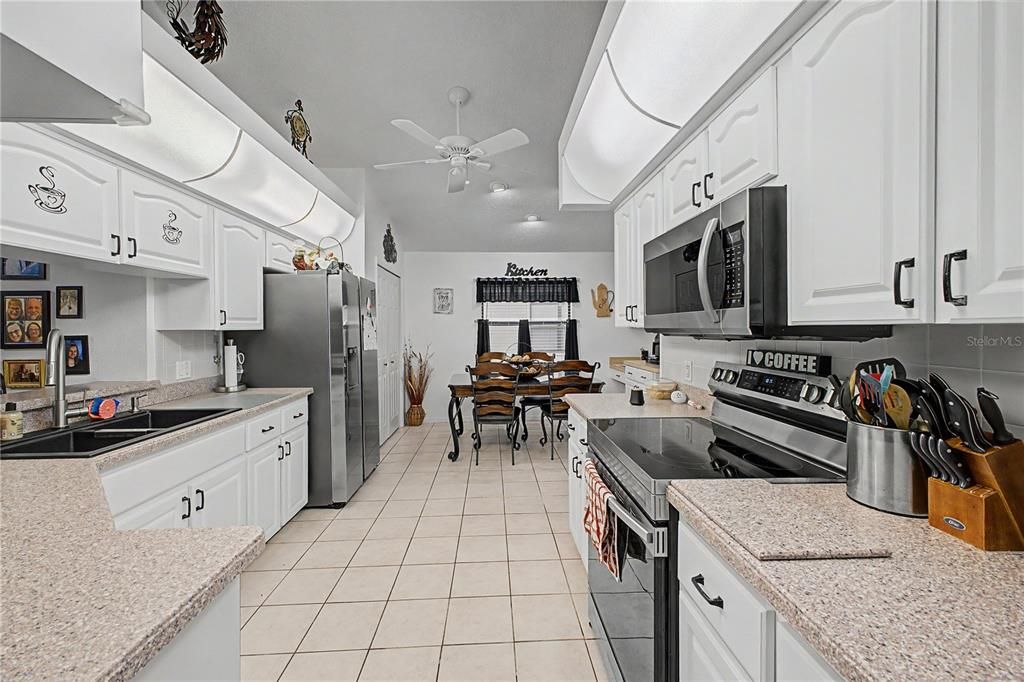 For Sale: $270,000 (3 beds, 2 baths, 1697 Square Feet)