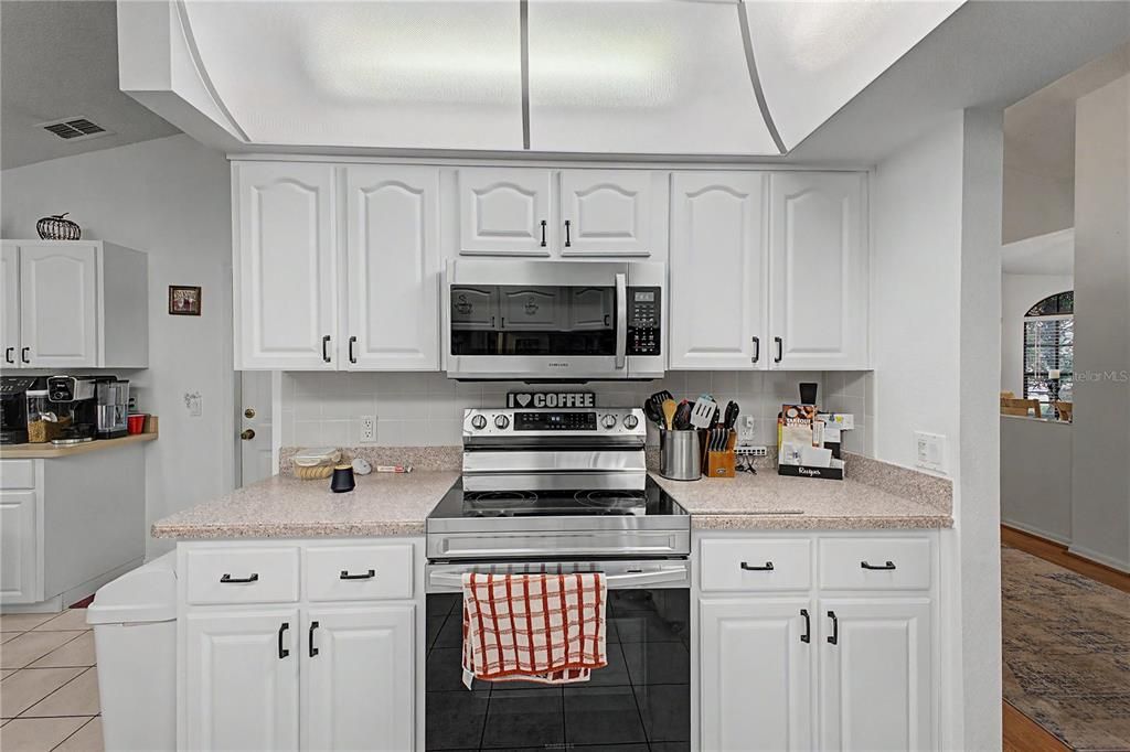 For Sale: $270,000 (3 beds, 2 baths, 1697 Square Feet)
