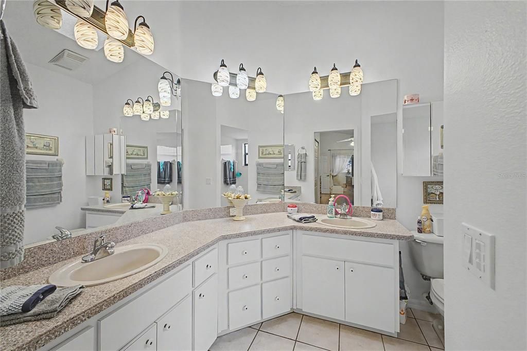For Sale: $270,000 (3 beds, 2 baths, 1697 Square Feet)