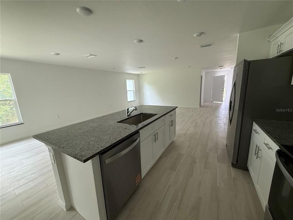В аренду: $2,000 (4 спален, 2 ванн, 1791 Квадратных фут)