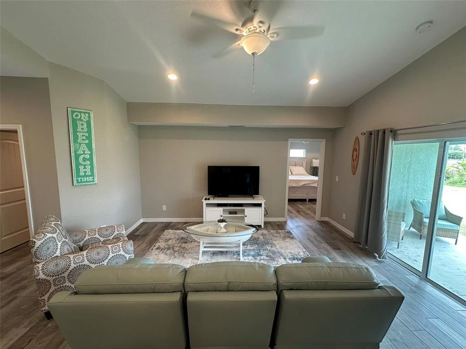 For Sale: $429,000 (3 beds, 2 baths, 1601 Square Feet)