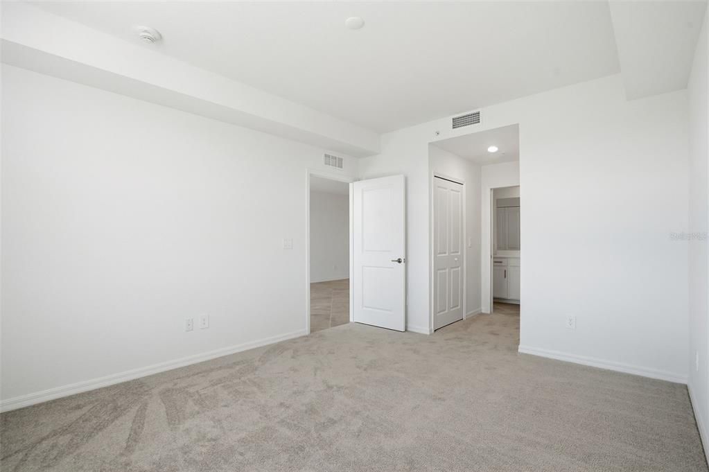 For Sale: $305,998 (2 beds, 2 baths, 1120 Square Feet)