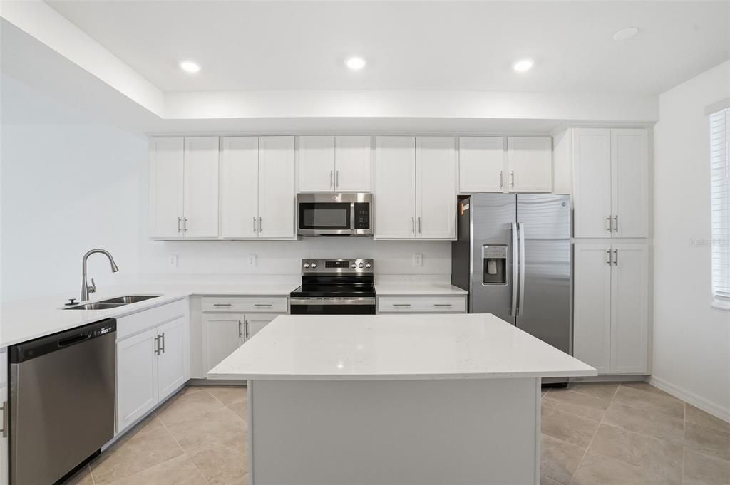 For Sale: $305,998 (2 beds, 2 baths, 1120 Square Feet)