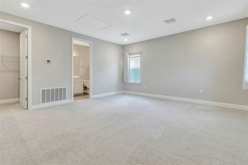 For Sale: $500,000 (3 beds, 3 baths, 2477 Square Feet)