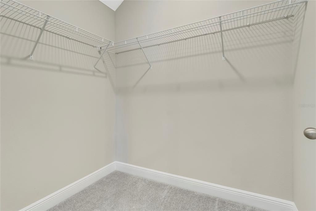 For Sale: $500,000 (3 beds, 3 baths, 2477 Square Feet)