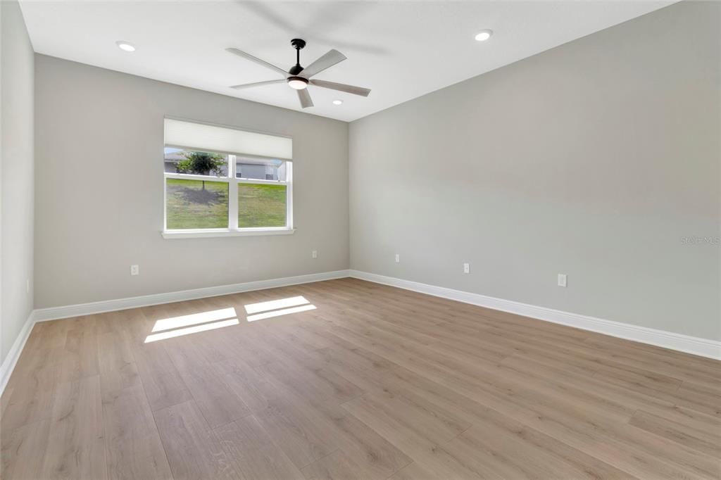 For Sale: $500,000 (3 beds, 3 baths, 2477 Square Feet)