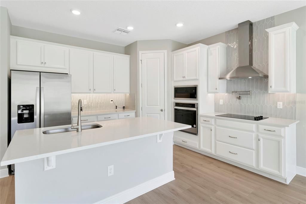 For Sale: $500,000 (3 beds, 3 baths, 2477 Square Feet)
