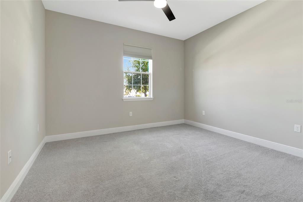 For Sale: $500,000 (3 beds, 3 baths, 2477 Square Feet)