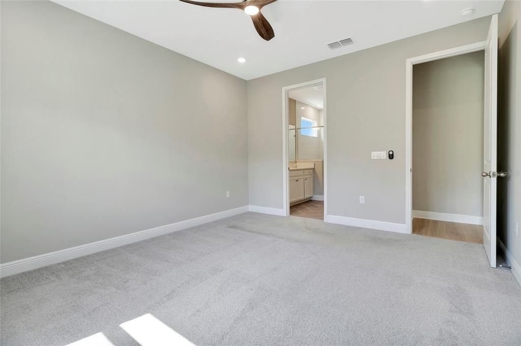 For Sale: $500,000 (3 beds, 3 baths, 2477 Square Feet)