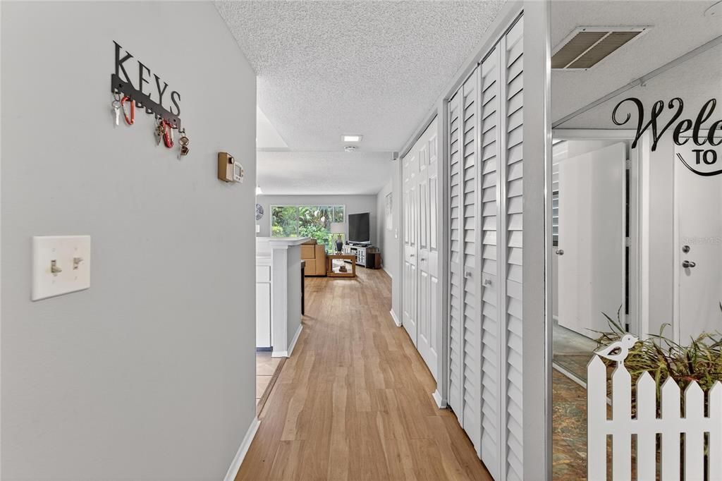 For Sale: $269,900 (2 beds, 2 baths, 1408 Square Feet)