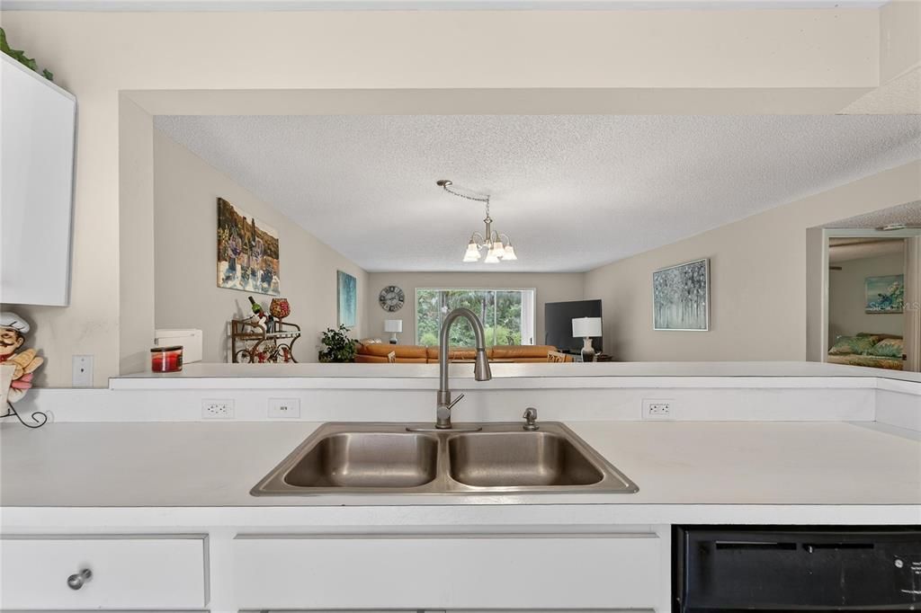 For Sale: $269,900 (2 beds, 2 baths, 1408 Square Feet)