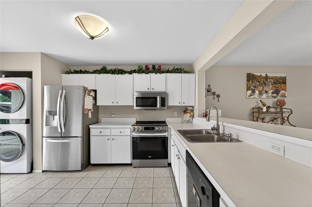 For Sale: $269,900 (2 beds, 2 baths, 1408 Square Feet)