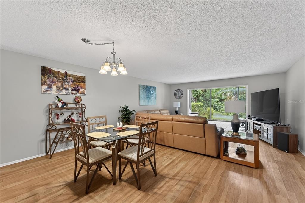 For Sale: $269,900 (2 beds, 2 baths, 1408 Square Feet)