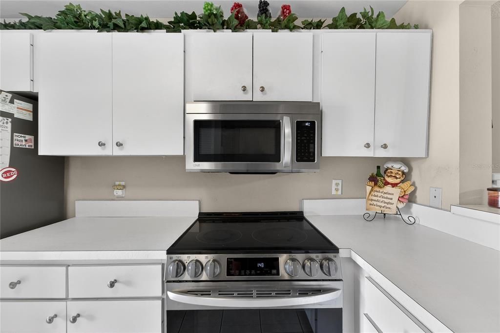 For Sale: $269,900 (2 beds, 2 baths, 1408 Square Feet)
