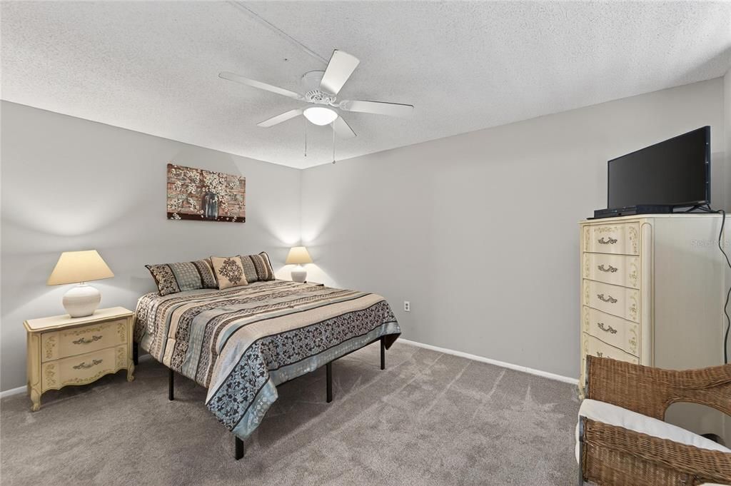 For Sale: $269,900 (2 beds, 2 baths, 1408 Square Feet)