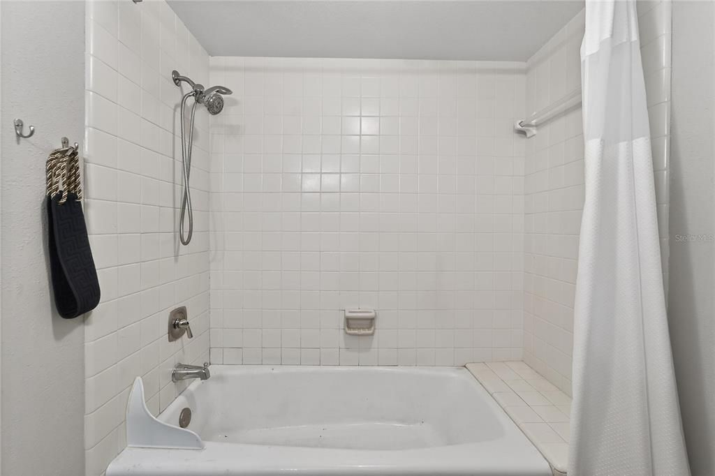 For Sale: $269,900 (2 beds, 2 baths, 1408 Square Feet)