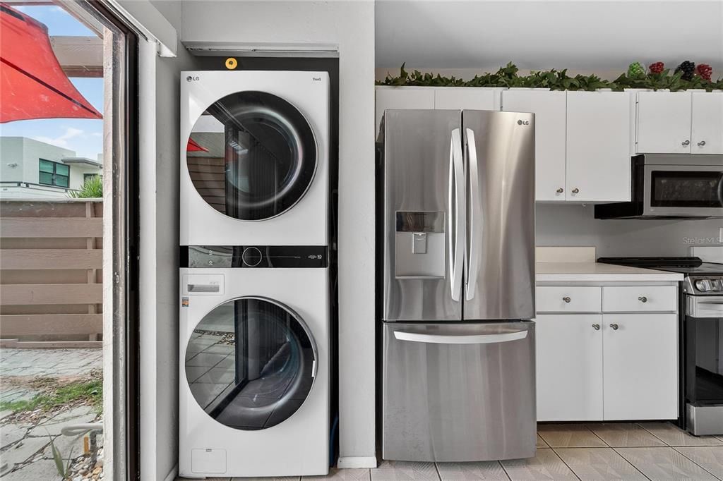 For Sale: $269,900 (2 beds, 2 baths, 1408 Square Feet)