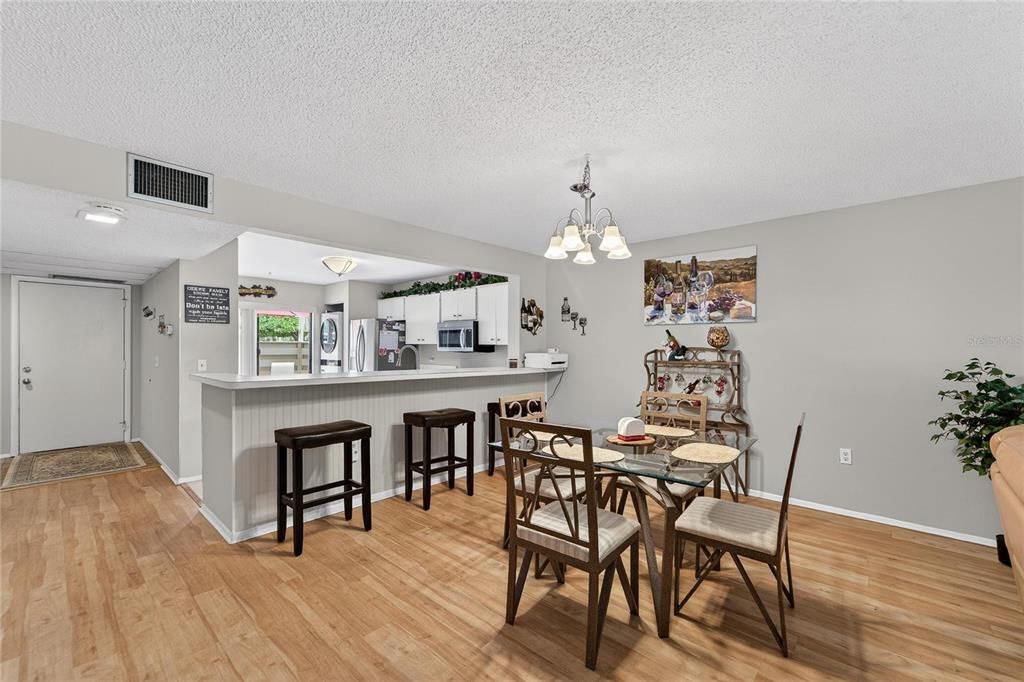 For Sale: $269,900 (2 beds, 2 baths, 1408 Square Feet)