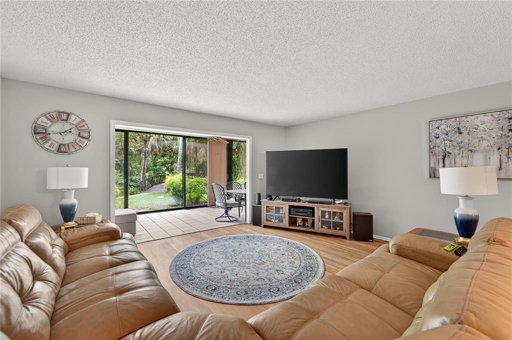 For Sale: $269,900 (2 beds, 2 baths, 1408 Square Feet)