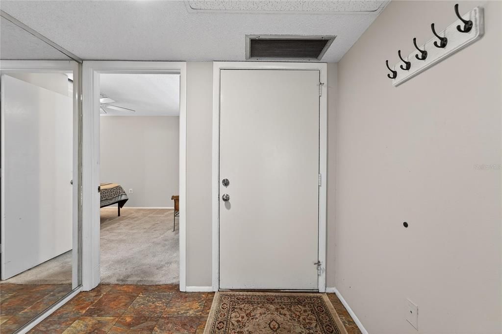 For Sale: $269,900 (2 beds, 2 baths, 1408 Square Feet)