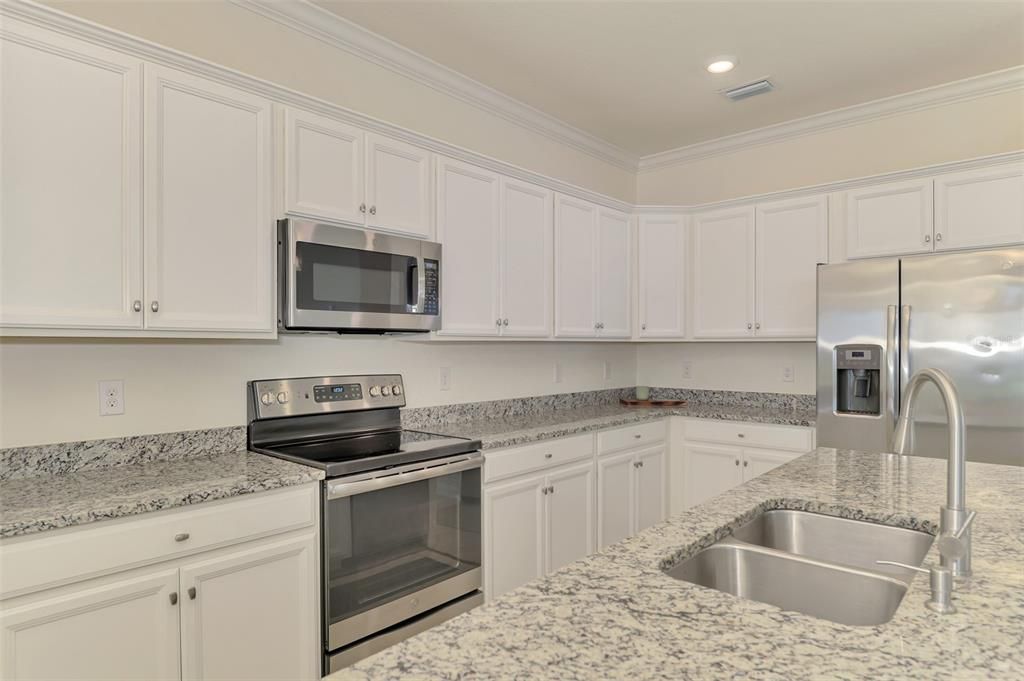 For Sale: $475,000 (3 beds, 3 baths, 1831 Square Feet)
