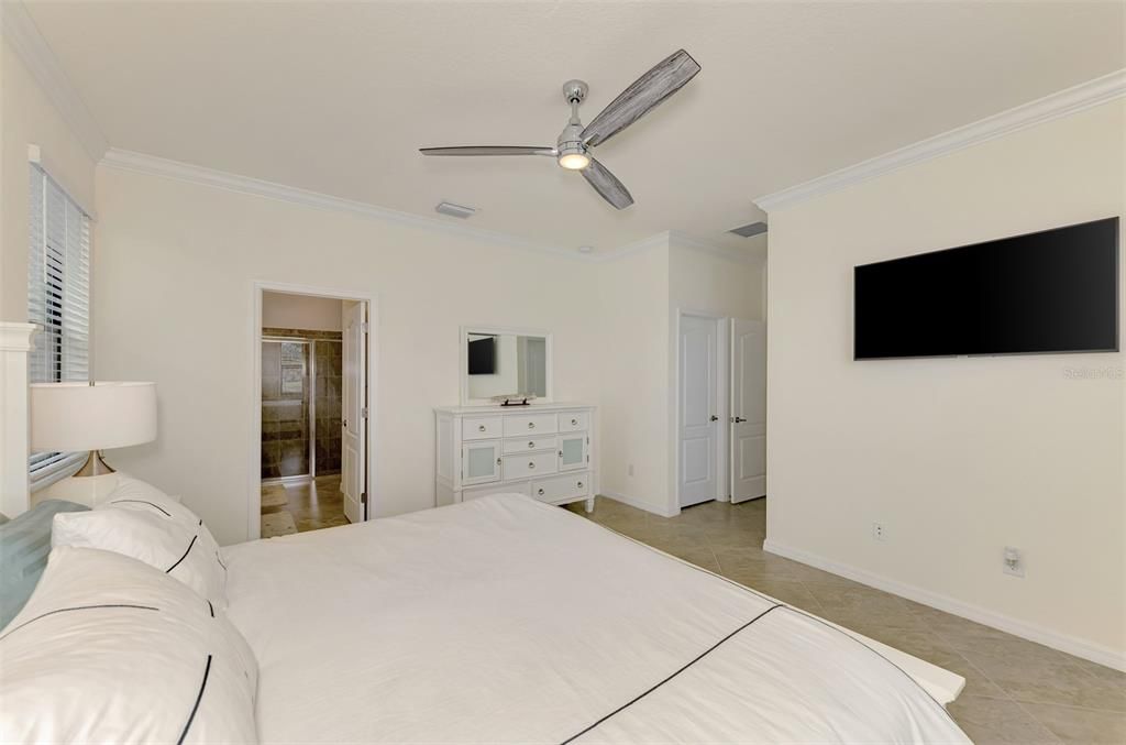 For Sale: $475,000 (3 beds, 3 baths, 1831 Square Feet)