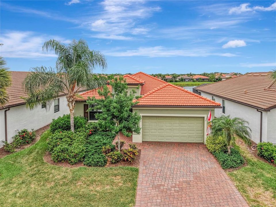 For Sale: $475,000 (3 beds, 3 baths, 1831 Square Feet)