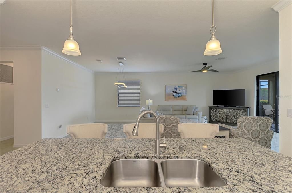 For Sale: $475,000 (3 beds, 3 baths, 1831 Square Feet)