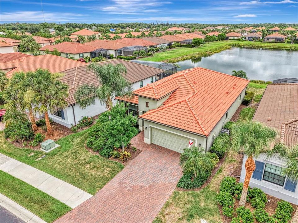 For Sale: $475,000 (3 beds, 3 baths, 1831 Square Feet)
