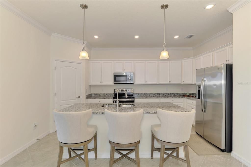 For Sale: $475,000 (3 beds, 3 baths, 1831 Square Feet)